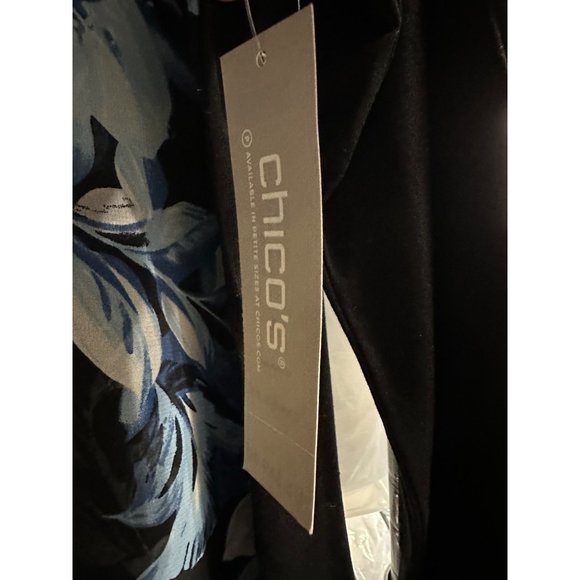 Chico’s NWT size 1 (M) navy blue floral print crossover drape long sleeve top - Picture 3 of 9